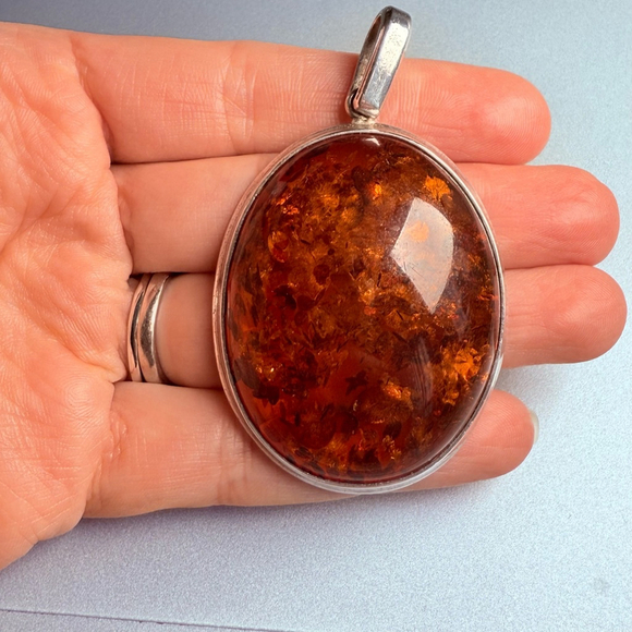 MASSIVE 53.21 CT Baltic Honey Amber Bypass Sterling Silver Oval VTG Pendant MCM - Picture 2 of 9